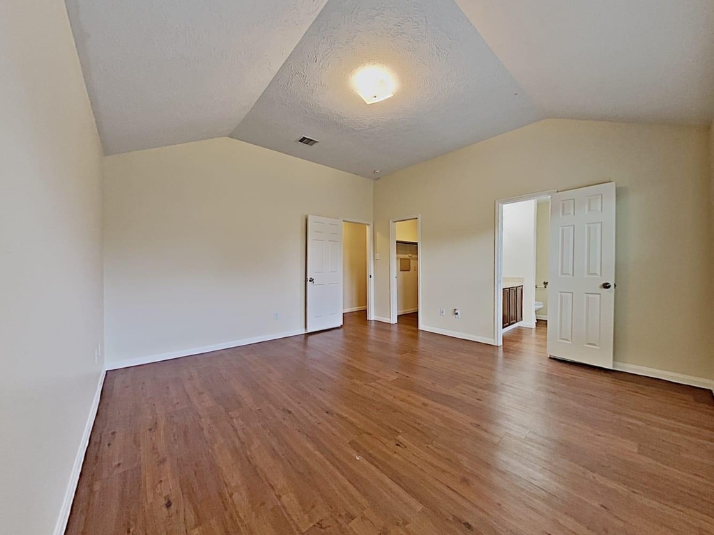 4026 Hawthorne Glen Court - Photo 4