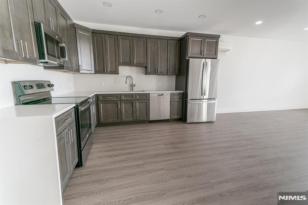 459 Bloomfield - Photo 7