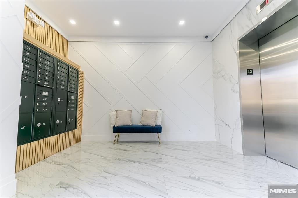 459 Bloomfield - Photo 3