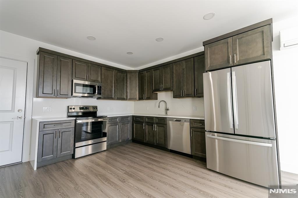 459 Bloomfield - Photo 9