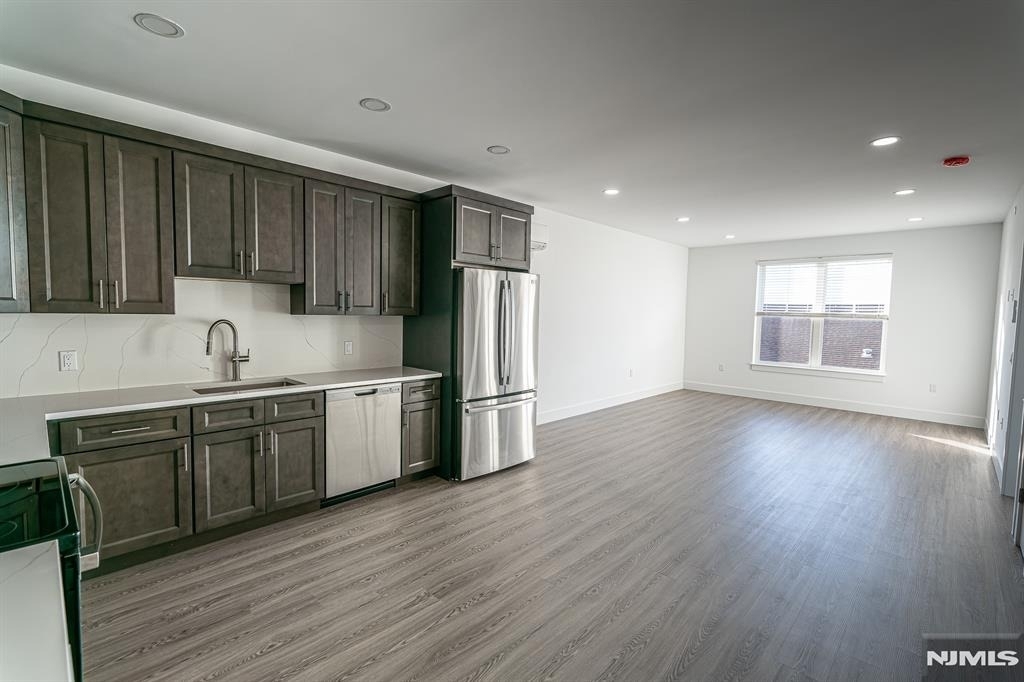 459 Bloomfield - Photo 8