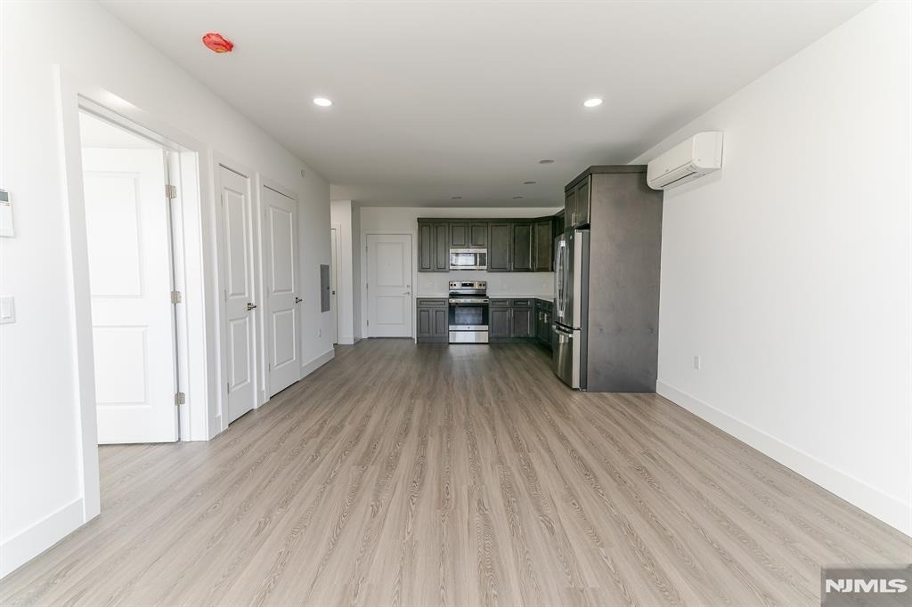 459 Bloomfield - Photo 10