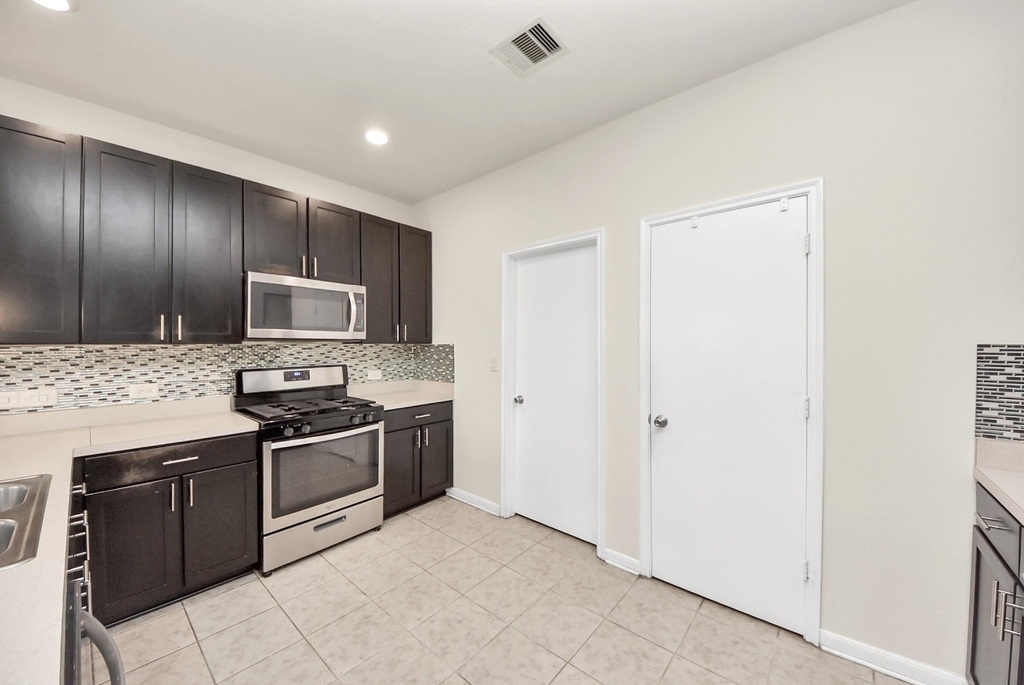 19403 Tinway Court - Photo 14