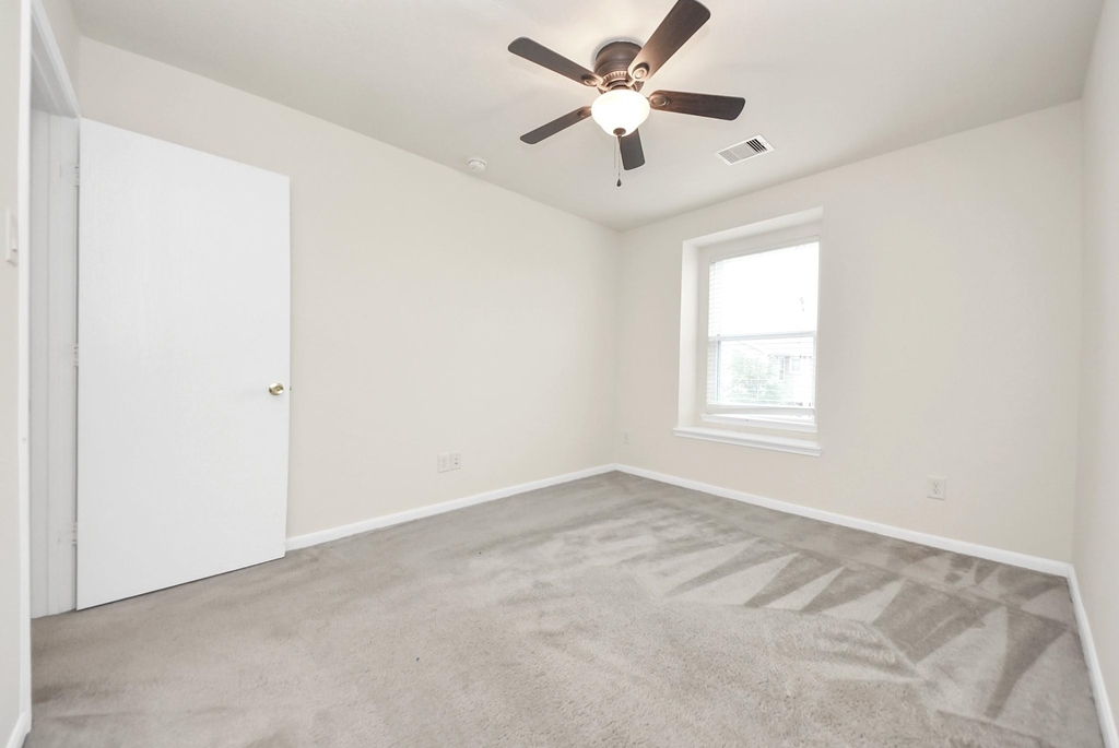 19403 Tinway Court - Photo 32