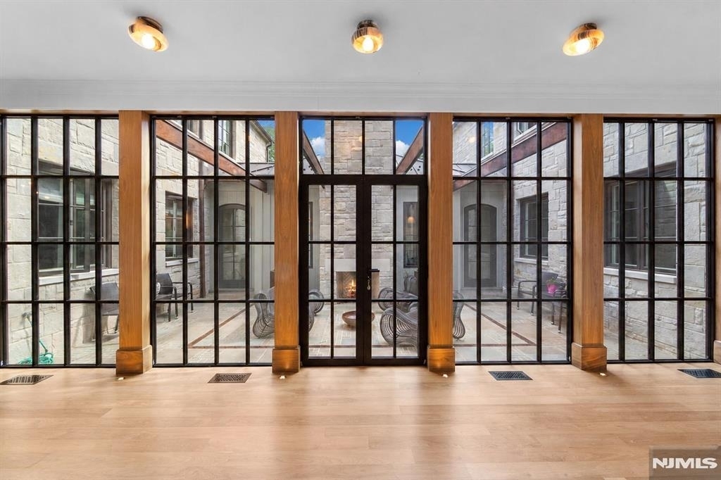 548 W Sylvan - Photo 5