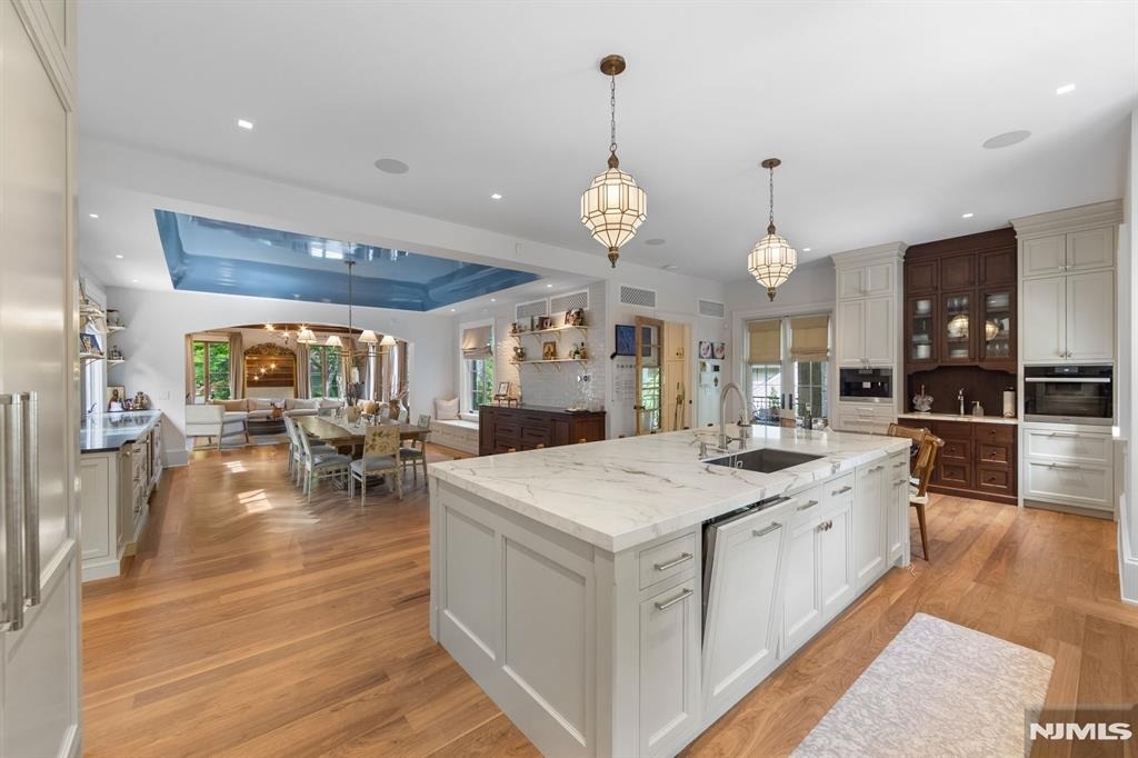 548 W Sylvan - Photo 13