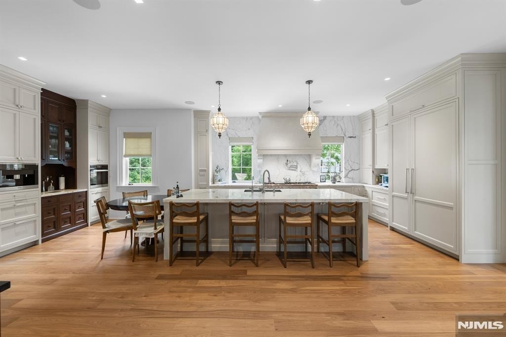 548 W Sylvan - Photo 11