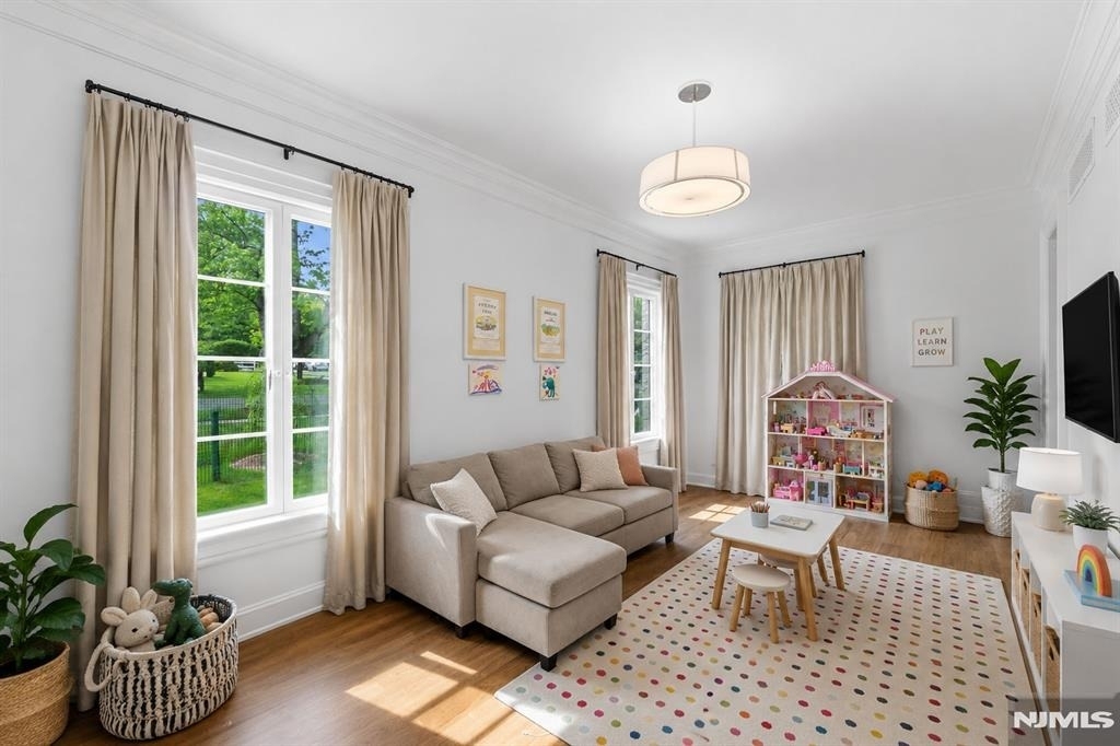 548 W Sylvan - Photo 19