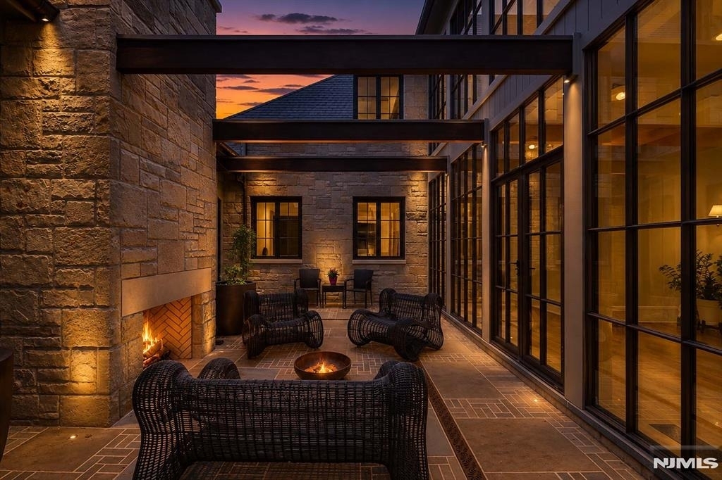 548 W Sylvan - Photo 3