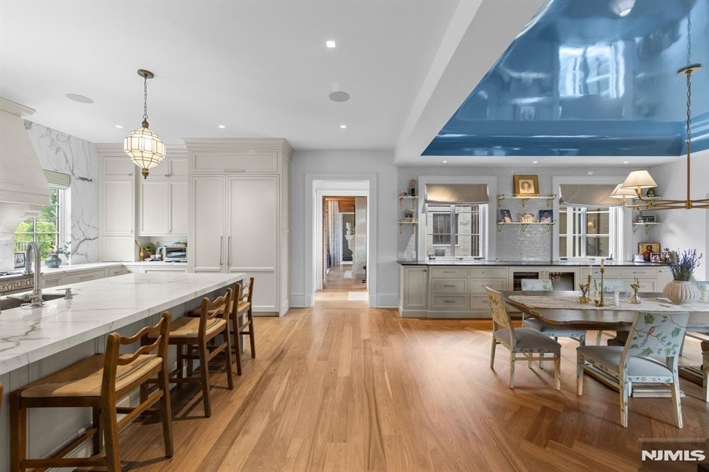 548 W Sylvan - Photo 16