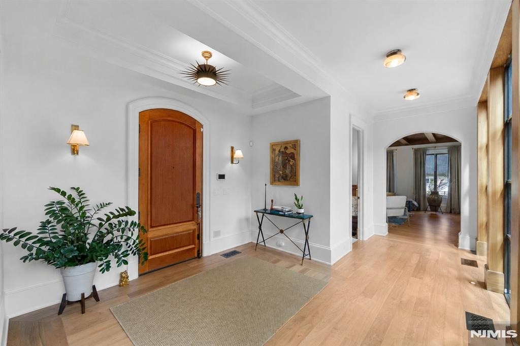 548 W Sylvan - Photo 6
