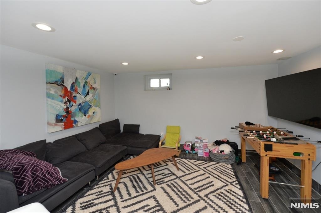 154 Middlesex - Photo 17