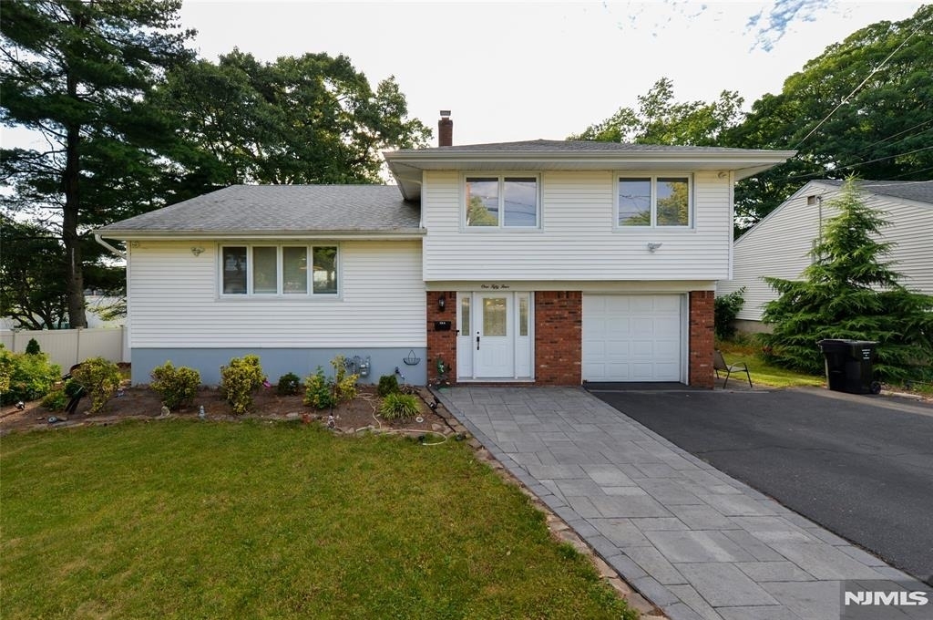 154 Middlesex - Photo 0