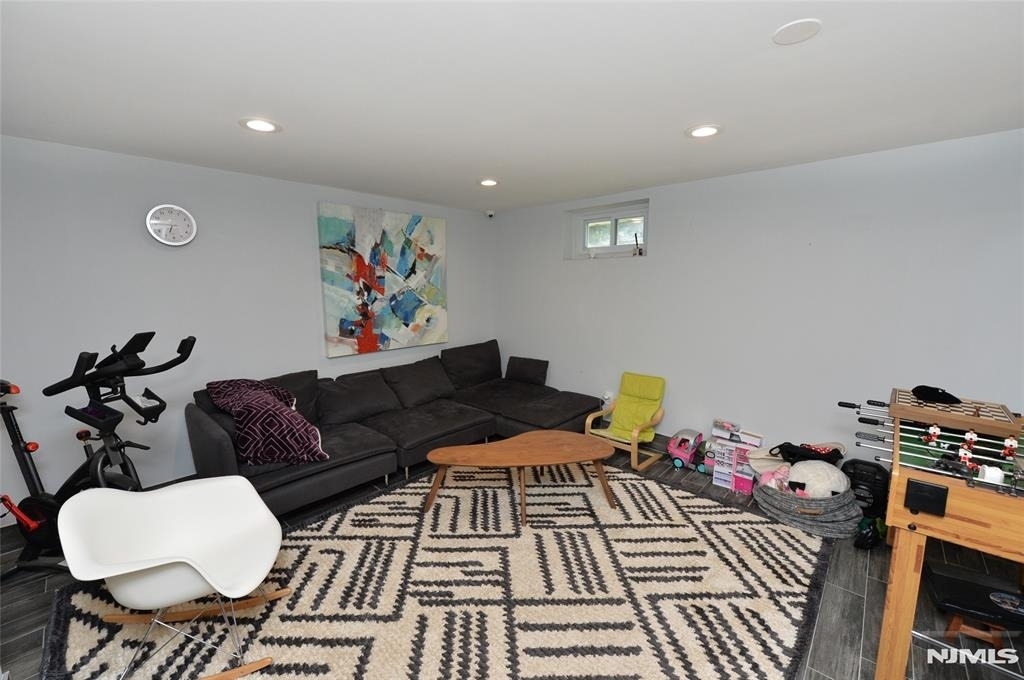 154 Middlesex - Photo 16