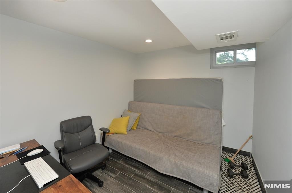 154 Middlesex - Photo 27