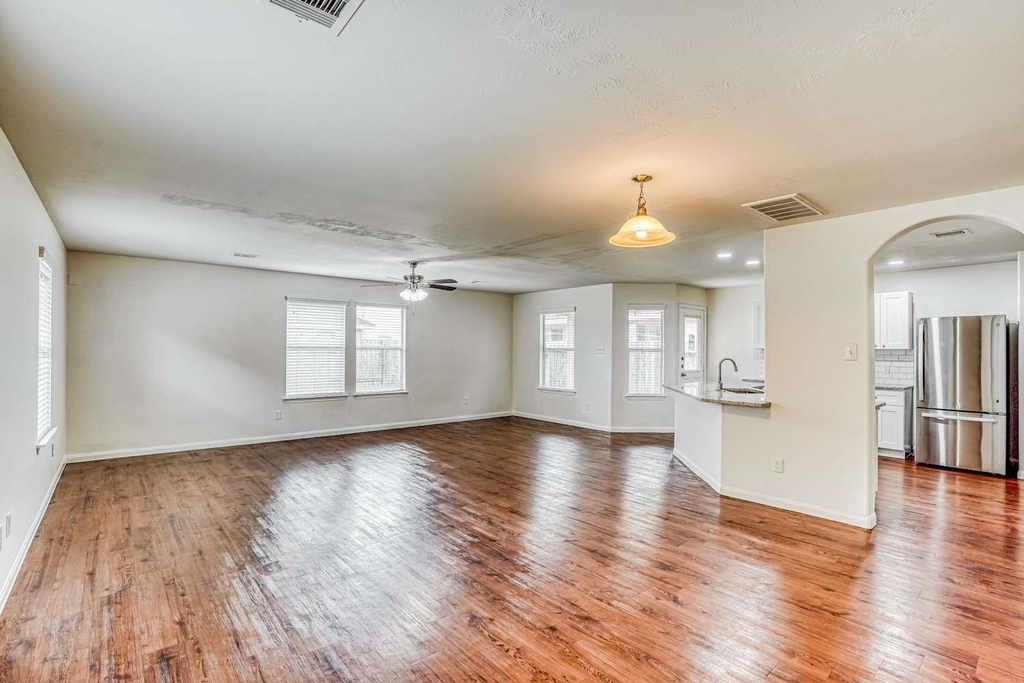 18747 Dennington Drive - Photo 3