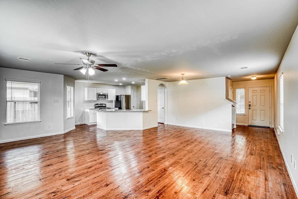 18747 Dennington Drive - Photo 2