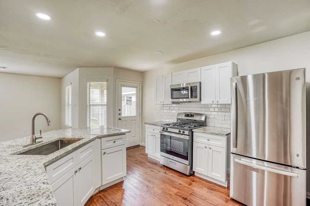 18747 Dennington Drive - Photo 4