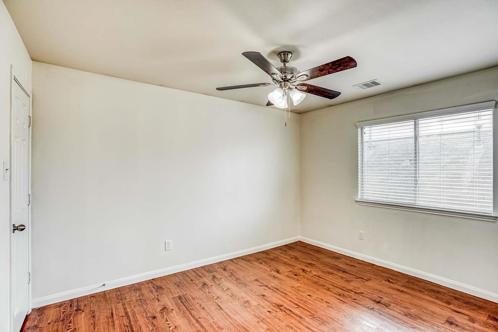 18747 Dennington Drive - Photo 10
