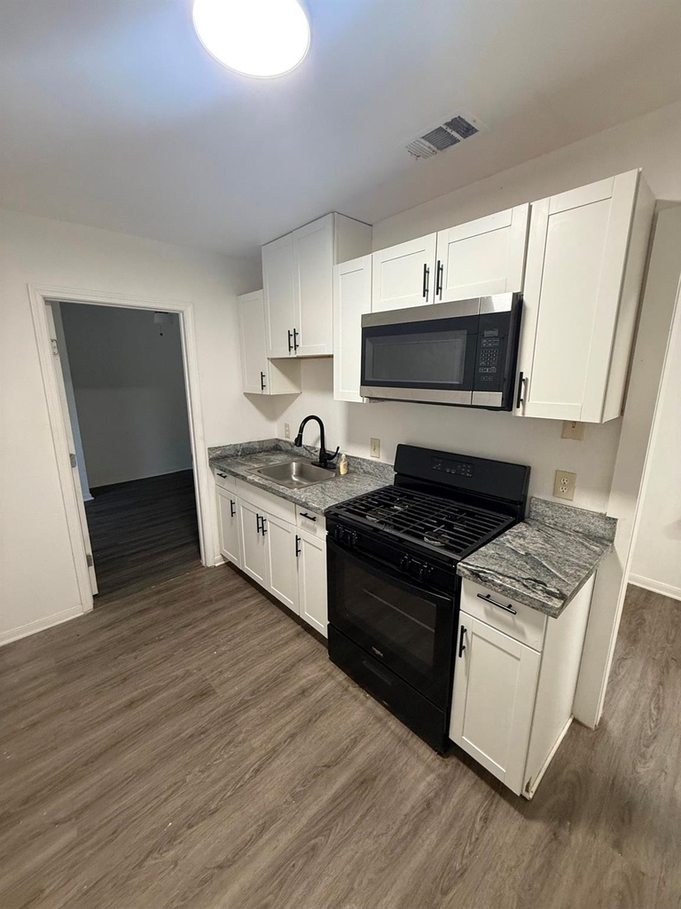 1417 Sheryl Street - Photo 3