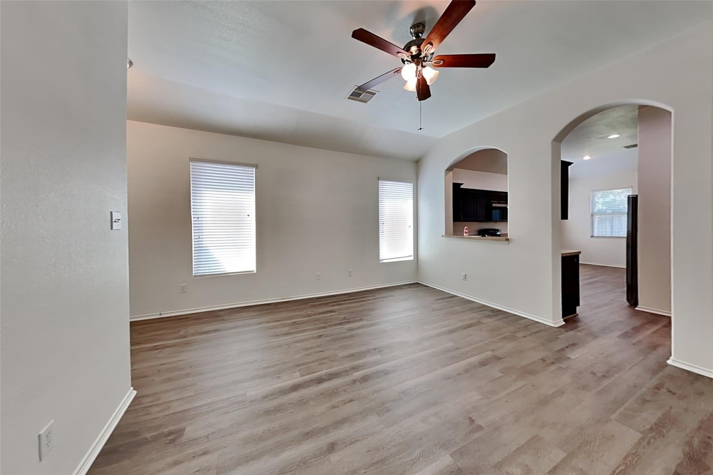 10016 Sterling Place Drive - Photo 5