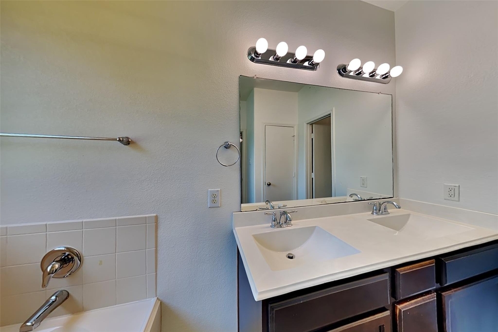 10016 Sterling Place Drive - Photo 11