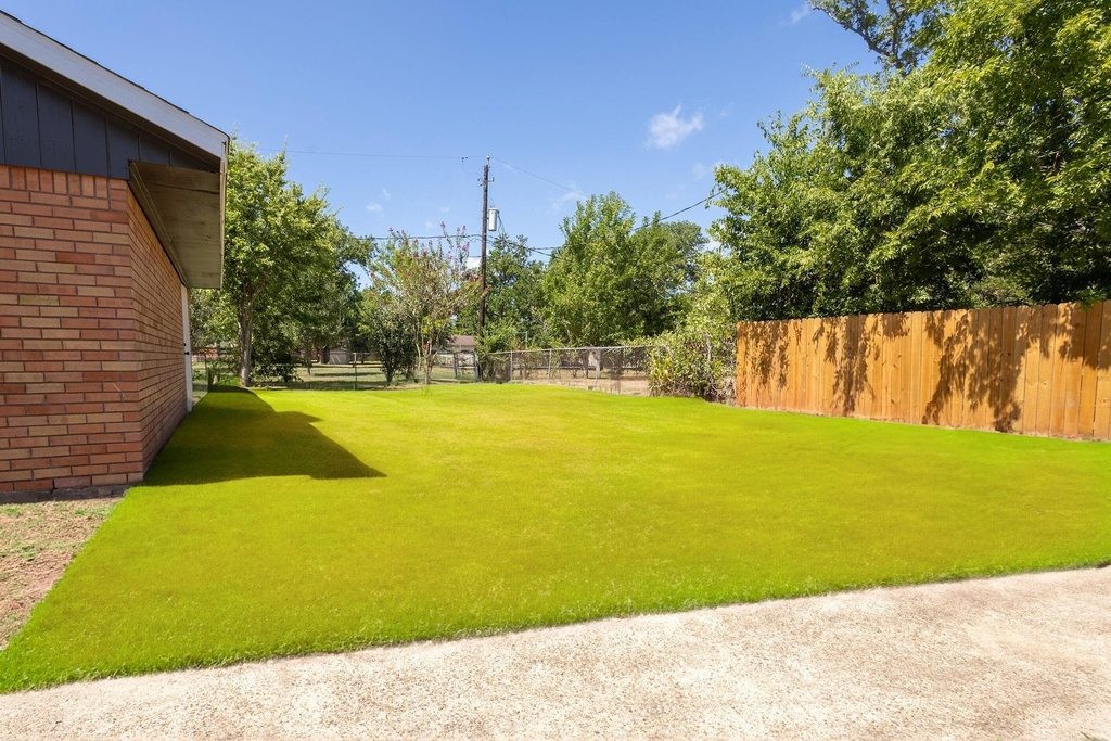 106 Mimosa St - Photo 8