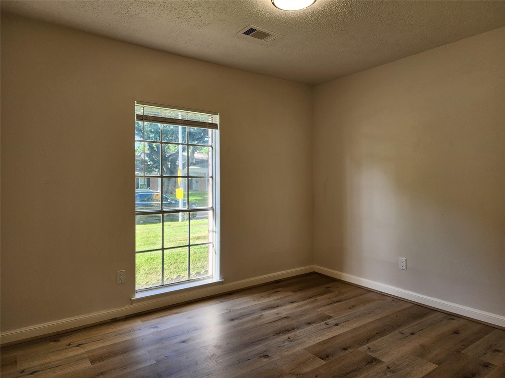 8531 Hiawatha Drive - Photo 10