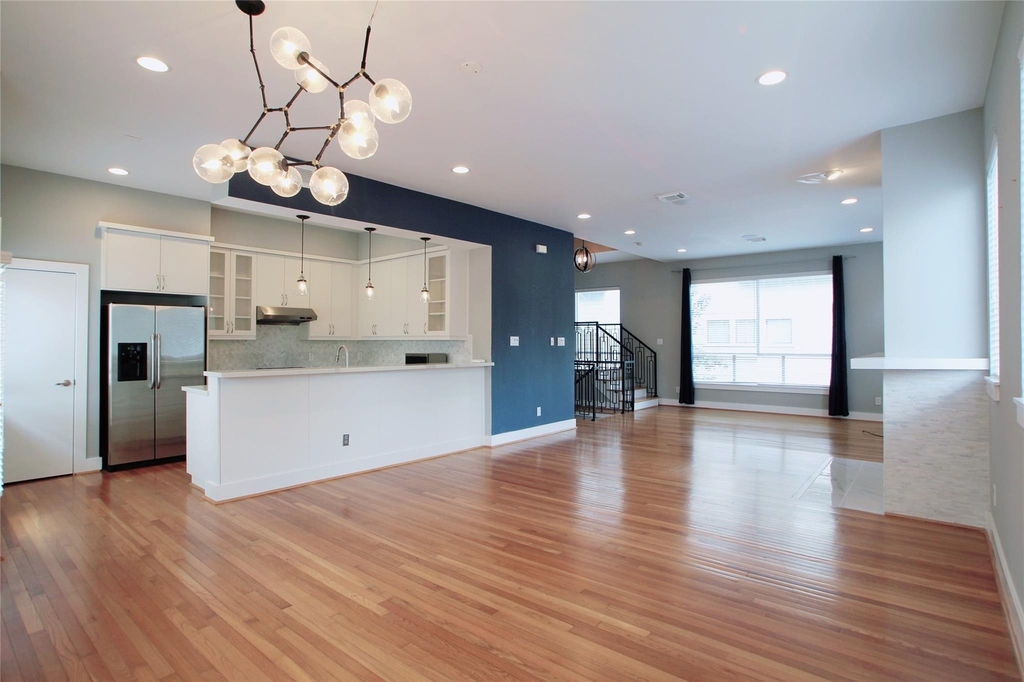 4701 Caroline Street - Photo 4