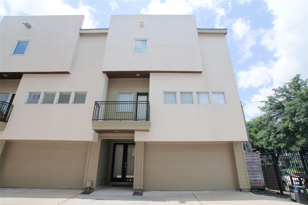 4701 Caroline Street - Photo 1