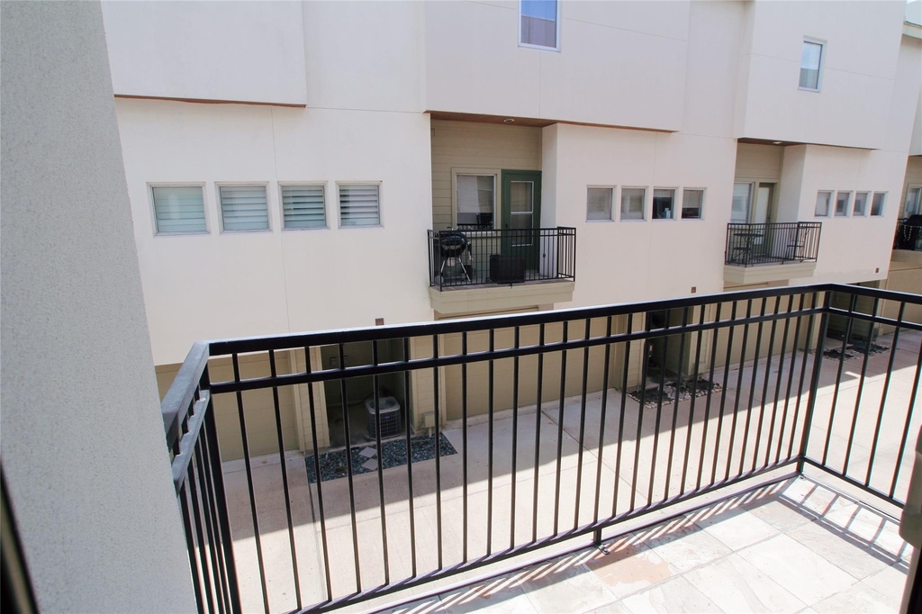 4701 Caroline Street - Photo 14