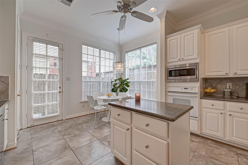 5917 Dolores Street - Photo 9