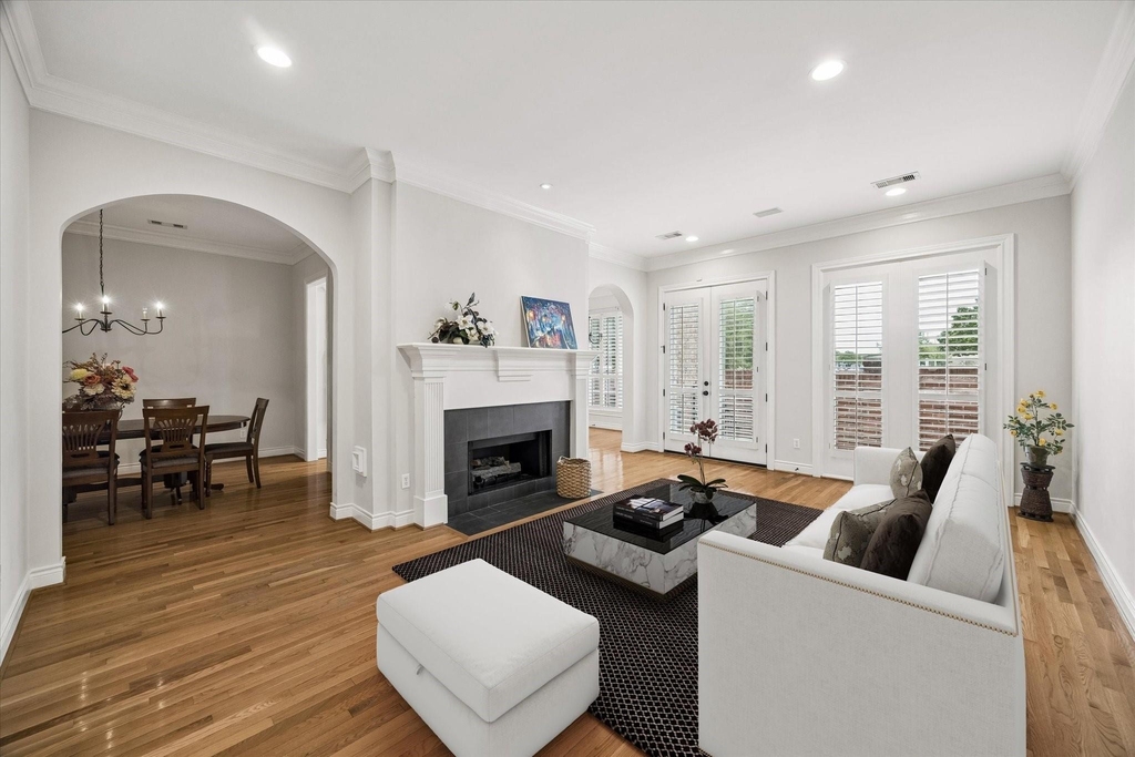 1933 Woodbury Street - Photo 2