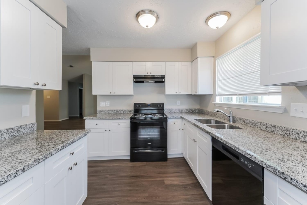 7011 Pickett Drive - Photo 4
