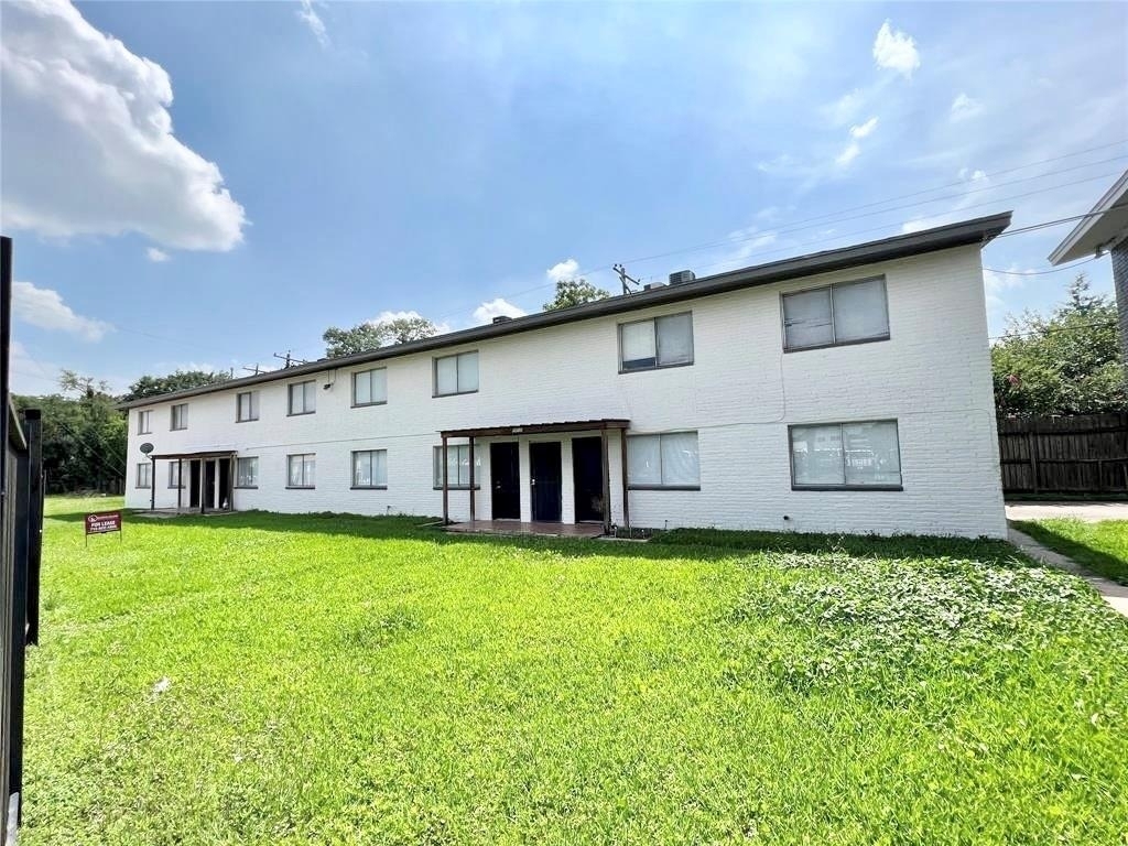 1141 N Durham Drive - Photo 0