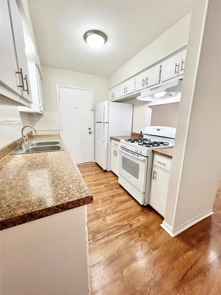 2400 5th Street - Photo 3