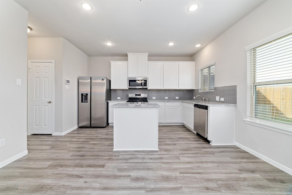 12923 Crombie Drive Drive - Photo 7