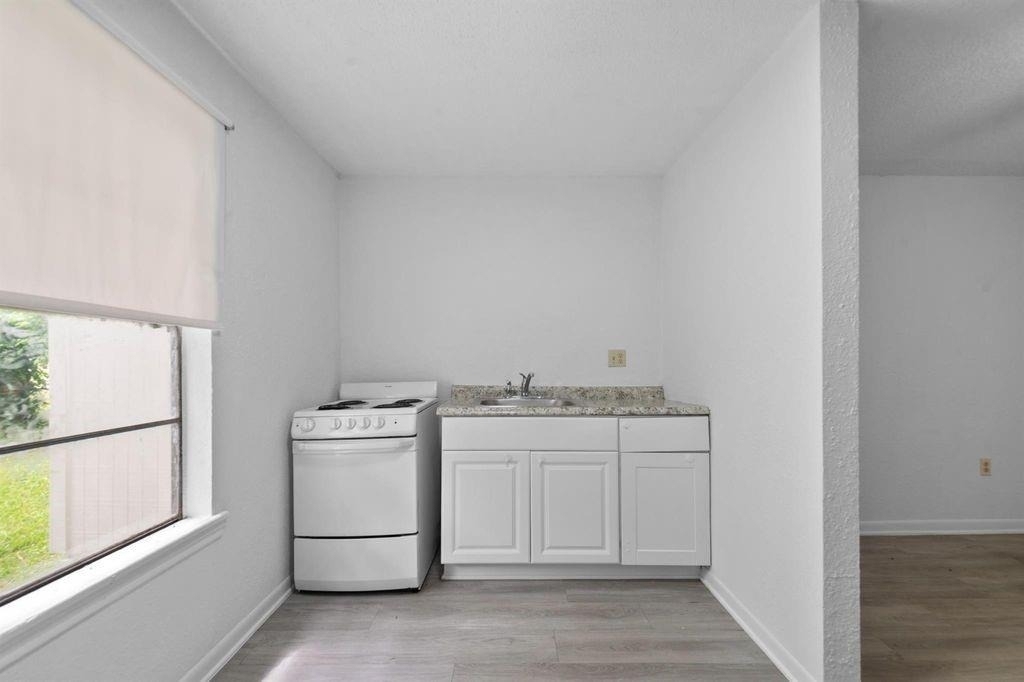 806 East Emily Avenue - Photo 1