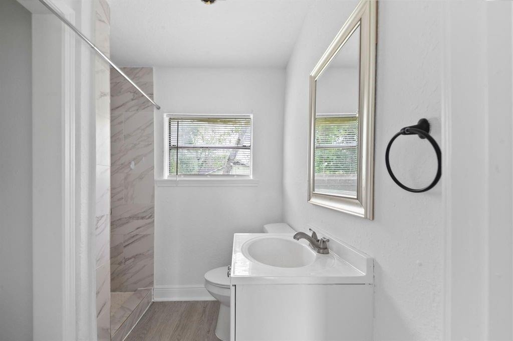 806 East Emily Avenue - Photo 5