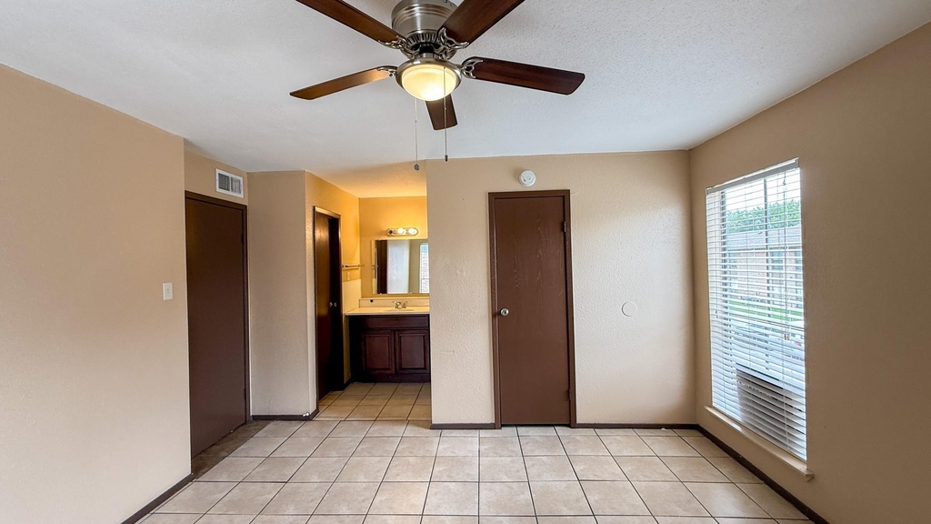 13480 S Thorntree Drive - Photo 0