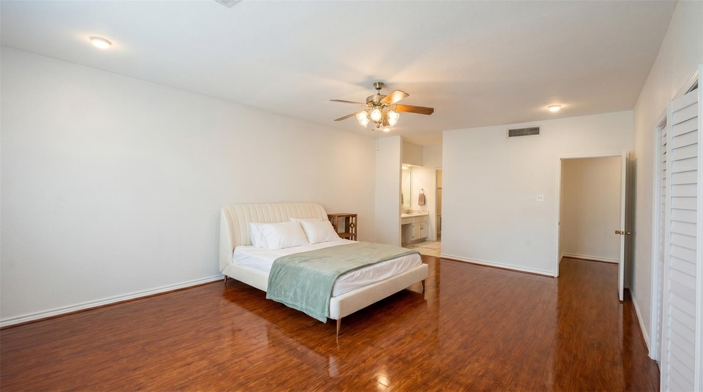 384 Wilcrest Drive - Photo 3