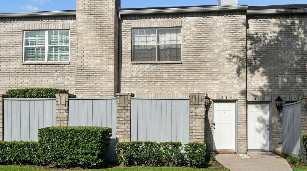 384 Wilcrest Drive - Photo 0