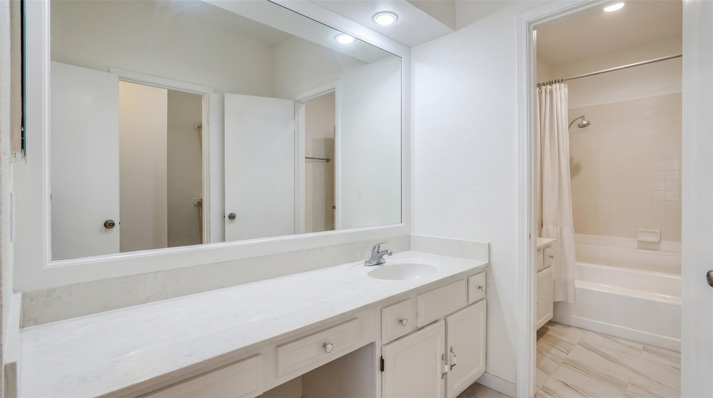384 Wilcrest Drive - Photo 5