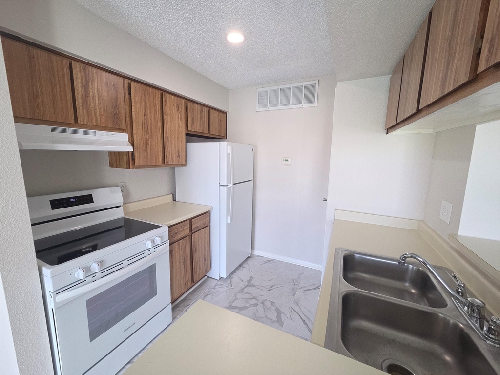 250 El Dorado Boulevard - Photo 6