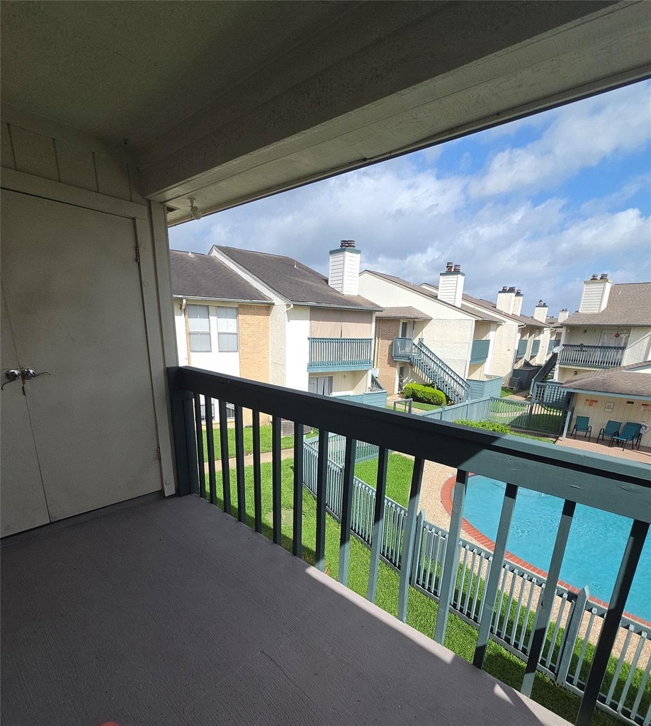 250 El Dorado Boulevard - Photo 4