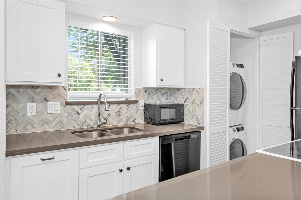12100 Melville Drive - Photo 4