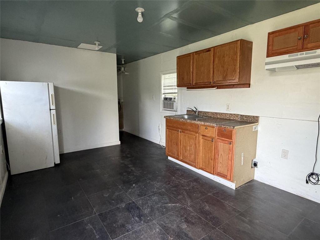 1028 Dr Martin Luther King Drive - Photo 2