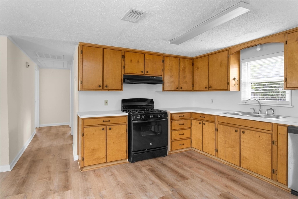 6002 Shelburne Street - Photo 11
