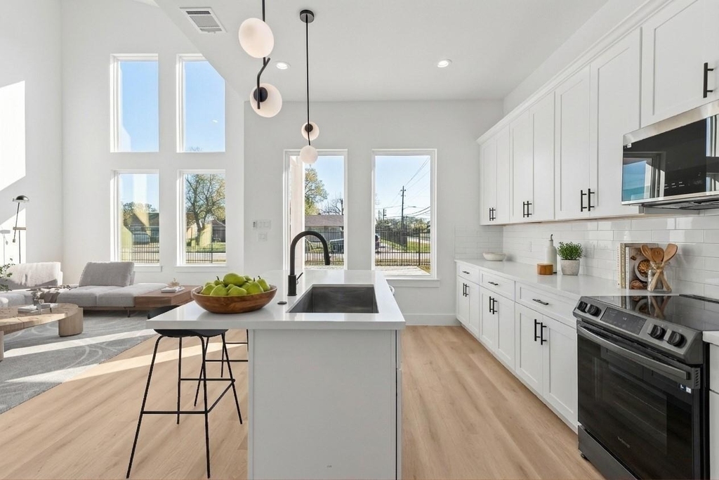 5903 Doolittle Boulevard - Photo 2