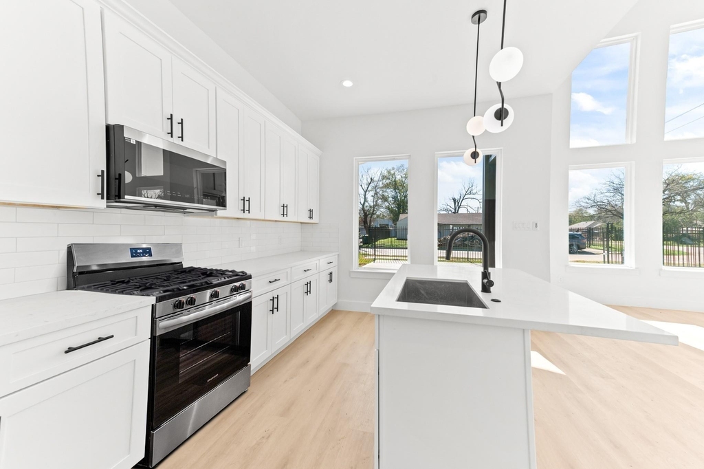 5903 Doolittle Boulevard - Photo 4